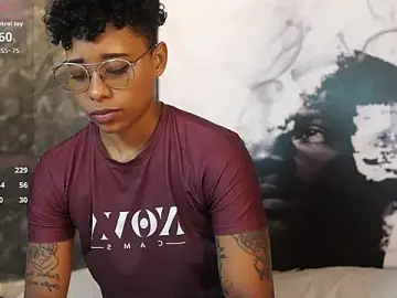 Stripchat Live Sex Cam of kelly_thomson