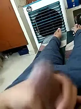 Stripchat Free Live Porn of wrong_man25