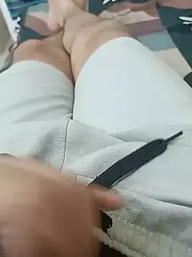 Stripchat Free Live Porn of wrong_man25
