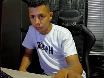 Stripchat Live Porn of boy_bigcock24cm