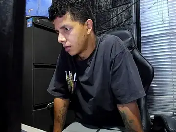 Stripchat Live Sex Cam of boy_bigcock24cm