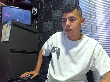 Stripchat Nude Webcam of boy_bigcock24cm
