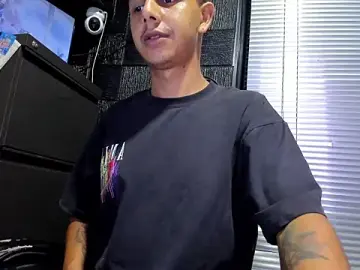 Stripchat Live Sex Cam of boy_bigcock24cm