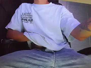 Stripchat Free Porn Cam of boy_bigcock24cm