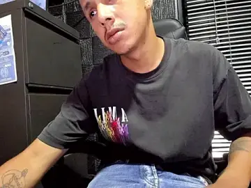 Stripchat Live Sex Cam of boy_bigcock24cm