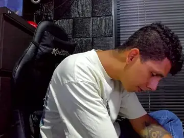 Stripchat Watch Live Sex Cams of boy_bigcock24cm