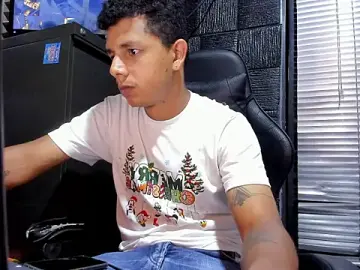 Stripchat Free Porn Cam of g_lincoln