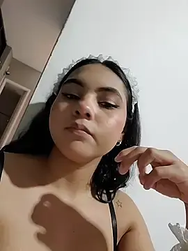 Stripchat Live Sex Cam of AlinnaRosee_