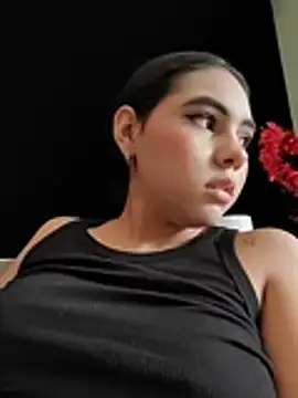 Stripchat Live Sex Cam of AlinnaRosee_