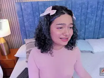 Stripchat Free Porn Cam of pretty_sunlight_