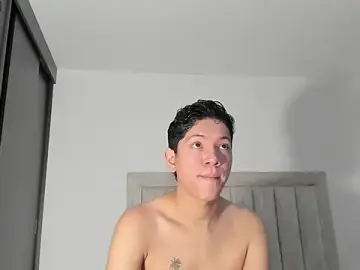 Stripchat Live Sex Cam of JulianRose_1