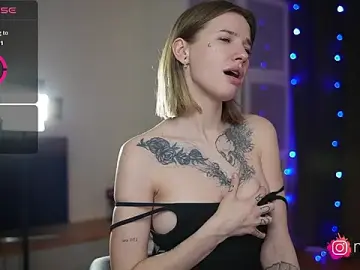 Stripchat Adult Webcam of melanielwithu