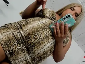 Stripchat Watch Live Sex Cams of lucianabigcockxx