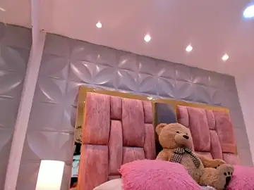 Stripchat Sex Cam of Charlotte_Ice1