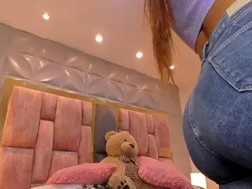 Stripchat Sex Cam of Charlotte_Ice1