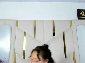 Stripchat Watch Live Sex Cams of IsabellRodriguez18