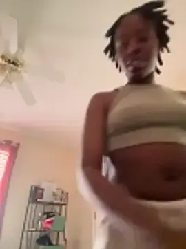 Stripchat Free Porn Cam of choclatepeaach