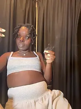 Stripchat Free Porn Cam of choclatepeaach