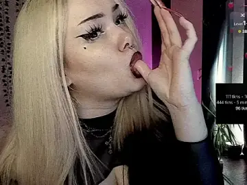 Stripchat Live Porn of strawberry_elfcat