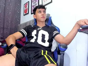 Stripchat Live Sex Cam of The_skinnyguys