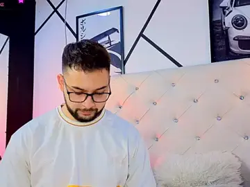 Stripchat Adult Webcam of Andrew_Brown