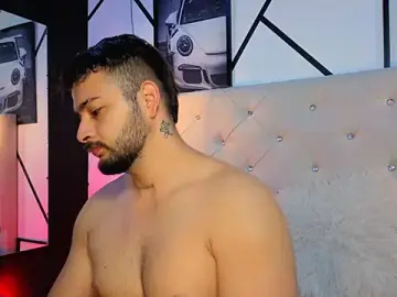 Stripchat Live Sex Cam of Andrew_Brown