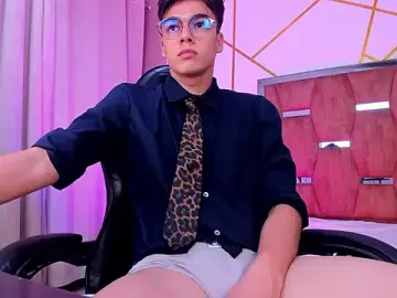 Stripchat Sex Cam of Gerony_