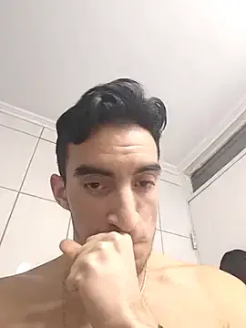 Stripchat Free Live Porn of TommyMomentum
