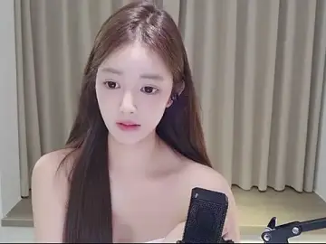 Stripchat Live Sex Cam of initial-lucky