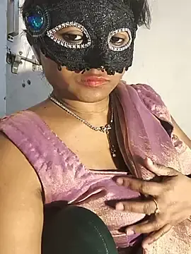 Stripchat Sex Cam of DIRTYSECRET_QUEEN_07