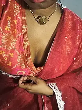 Stripchat Live Sex Cam of DIRTYSECRET_QUEEN_07