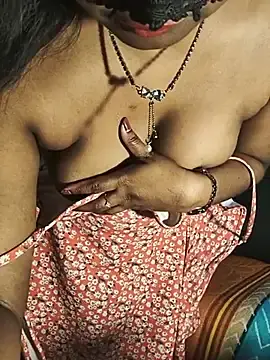 Stripchat Live Porn of DIRTYSECRET_QUEEN_07