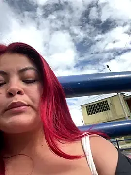 Stripchat Live Sex Cam of lia_moon77