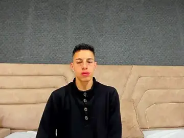 Stripchat Watch Live Sex Cams of thiago19s