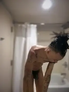 Stripchat Live Sex Cam of 2HandsLong