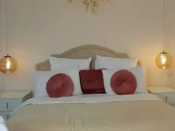 Stripchat Adult Webcam of SaintLora