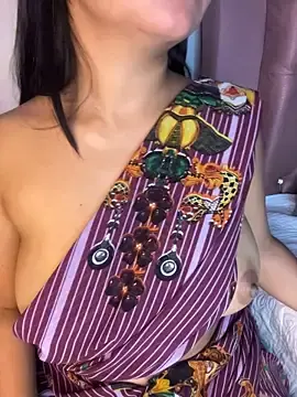 Stripchat Free Porn Cam of shara_queen1