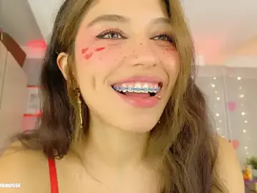 Stripchat Live Sex of Yourrmuse_