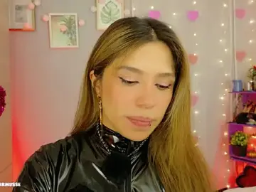 Stripchat Live Sex Cam of Yourrmuse_