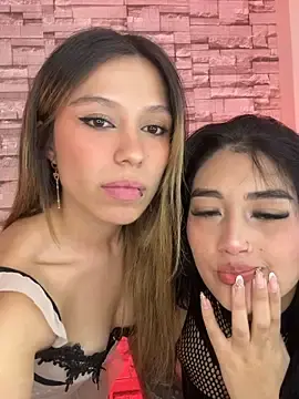 Stripchat Live Sex of Yourrmuse_