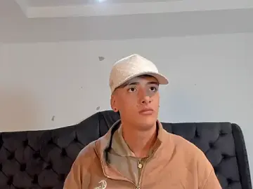 Stripchat Free Porn Cam of two_milkyway