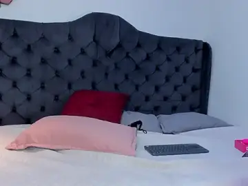 Stripchat Free Porn Cam of two_milkyway