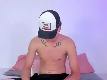 Stripchat Live Sex Cam of two_milkyway