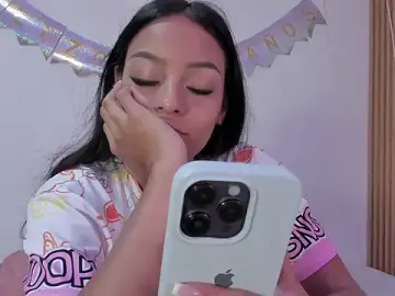 Stripchat Sex Cam of two_milkyway