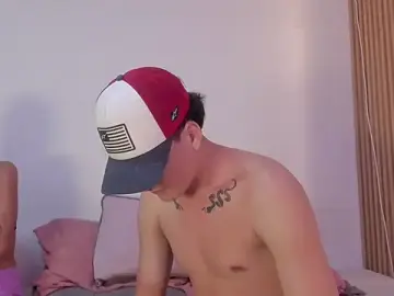Stripchat Sex Cam of two_milkyway