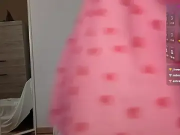 Stripchat Adult Webcam of TinniAngel