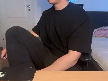 Stripchat Free Porn Cam of jungcock3210