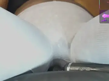 Stripchat Sex Cam of EmmaSanzz_