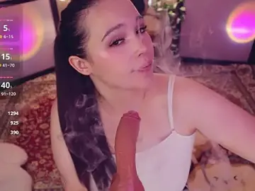Stripchat Live Sex Cam of Chery_Lady22