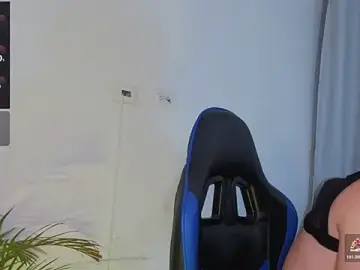 Stripchat Free Porn Cam of EdwardRoss_